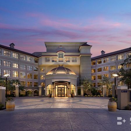 The Royal Kelowna - Bellstar Hotels & Resorts 외부 사진
