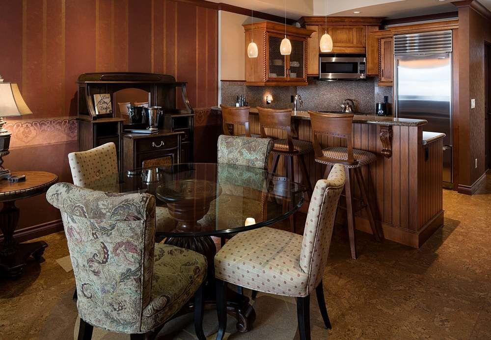 The Royal Kelowna - Bellstar Hotels & Resorts 외부 사진
