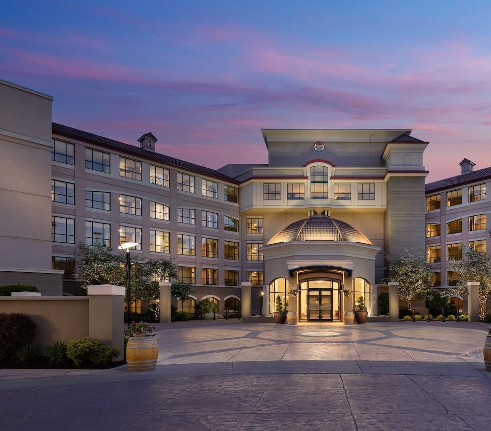 The Royal Kelowna - Bellstar Hotels & Resorts 외부 사진